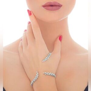 YEPREM 18K White Gold Fine Jewellery Diamond 'Y' Hand Bracelet in 18k White Gold